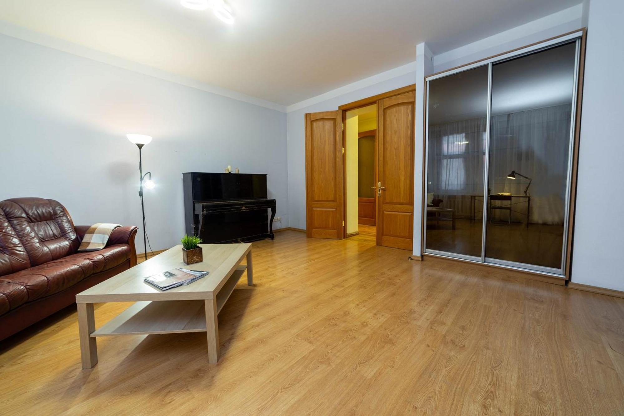 Spacious 3-bedroom In Center Appartement *